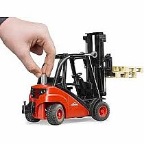 BRUDER FORKLIFT W PALLET